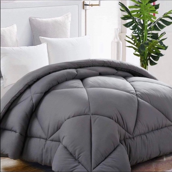 🎀 Gray Down Alternative Quilted Comforter New